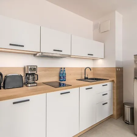 Rent Like Bel Mare 312